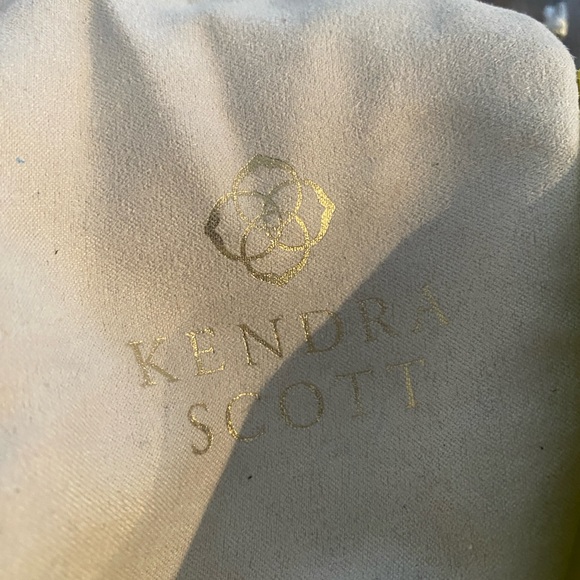 Kendra Scott Cream Jewelry Pouch with Yellow box - Picture 2 of 7